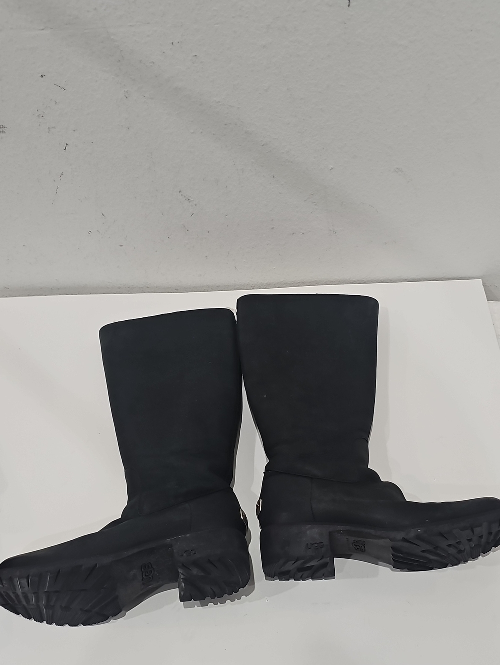 UGG Black Tall Leather Sheepskin Zip Heeled Riding Boots Sz 7.5 Rubber Sole - Picture 11 of 12